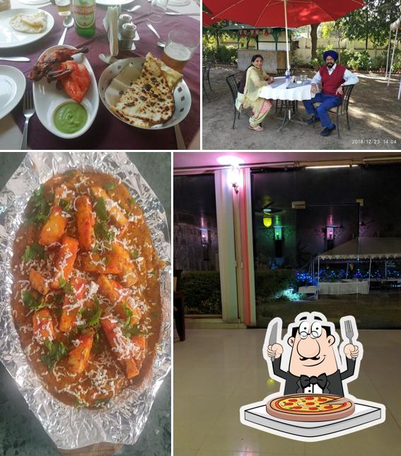 Order pizza at Restaurant Aroma - Veg & Non Veg Restaurant Udaipur, Multi Cuisine Restaurant in Udaipur, Laal Maas, Rajasthani Food