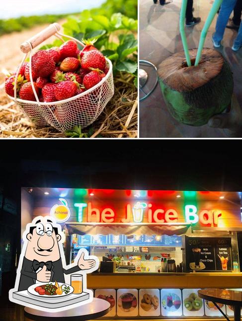 The photo of Achanak Juice’s food and interior