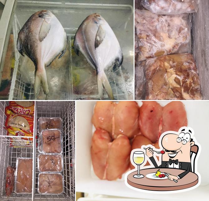 Food at Billa Chicken Centre