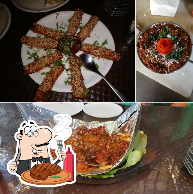 Order meat dishes at Padharo Sa
