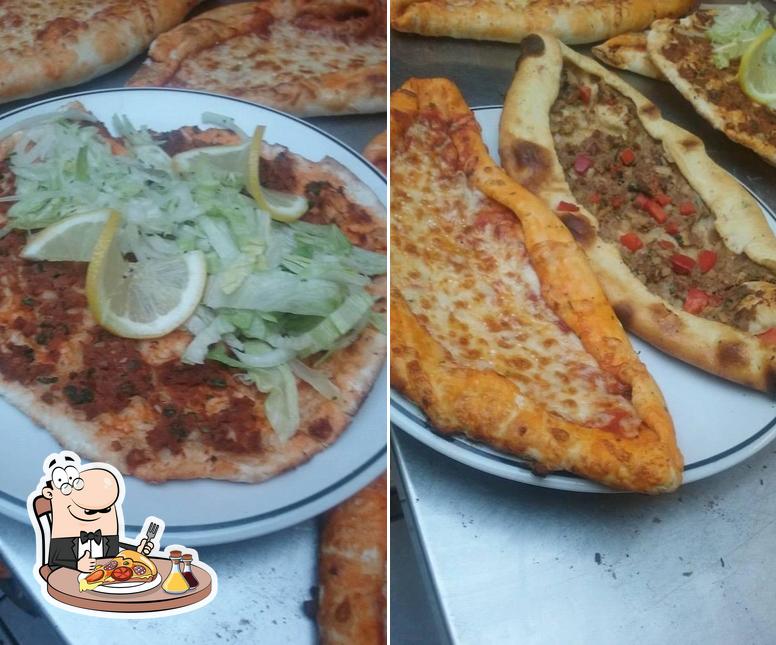 Commandez des pizzas à CHICKEN BURGER