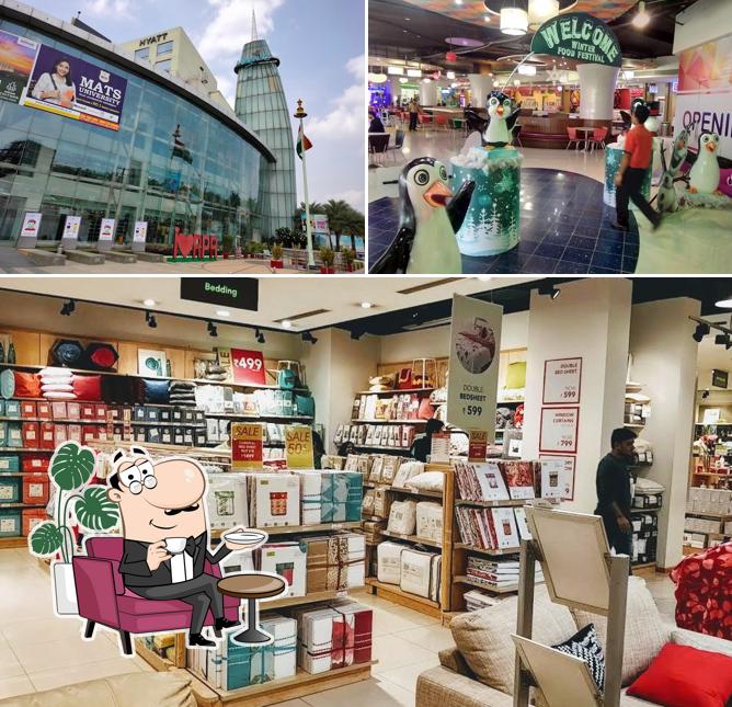 Magneto The Mall is distinguished by interior and exterior