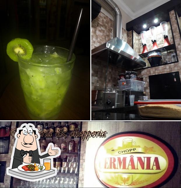 Entre diferentes coisas, comida e álcool podem ser encontrados no Espetaria&Choperia Nossa Gente