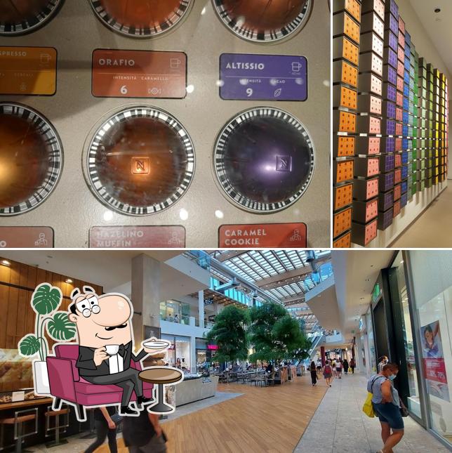 Siediti a un tavolo di Boutique Nespresso