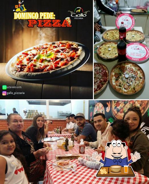 A foto da comida e interior a Gallo Pizzaria