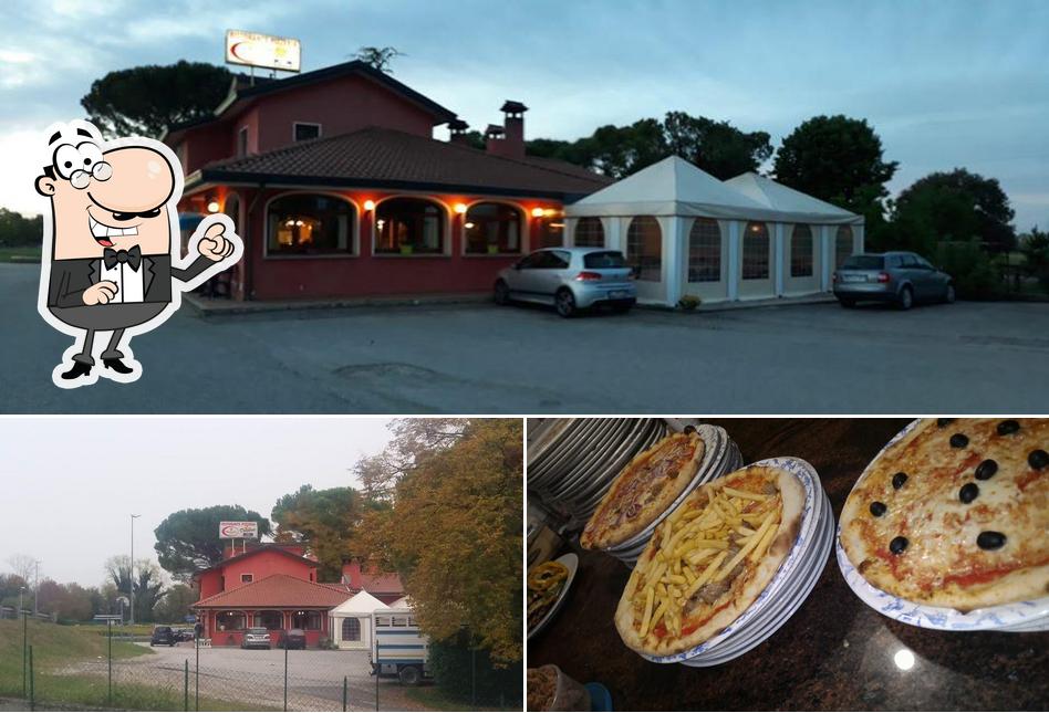 La foto di esterno e pizza da Al Paradiso Codroipo