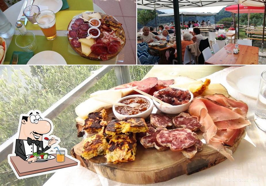 Questa è la immagine che presenta la cibo e interni di Duse al lago moro