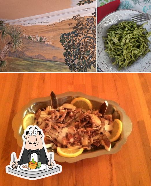 Questa è la immagine che presenta la cibo e esterno di Pasta e pesto