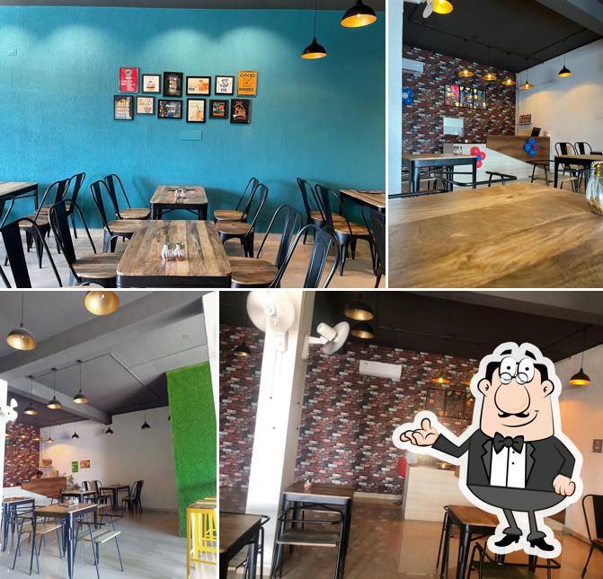 Check out how USPFC (US Pizza & Fried Chicken ) looks inside