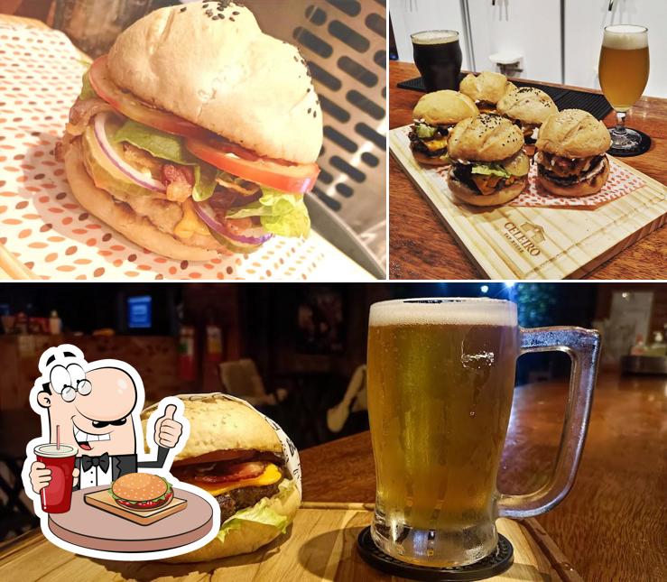 Consiga um hambúrguer no Celeiro Tap House