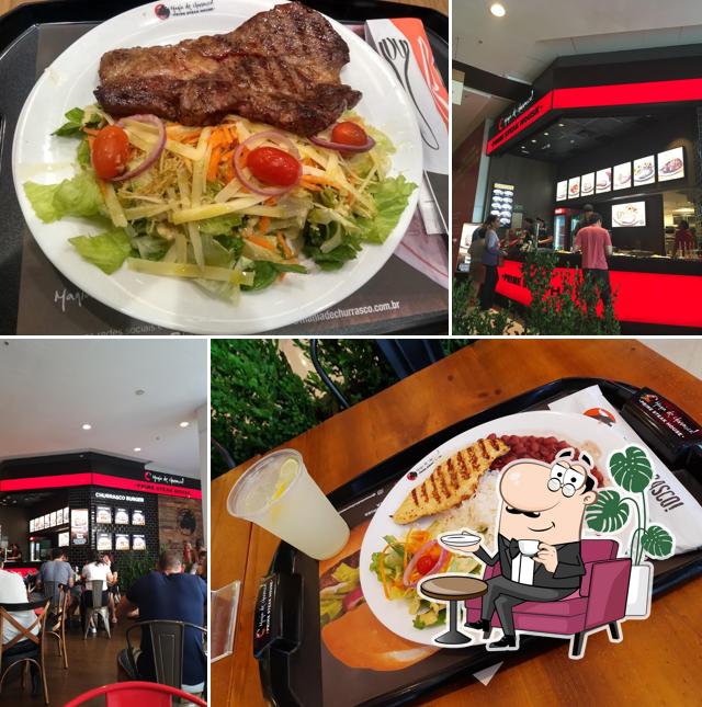 O interior do Mania de Churrasco