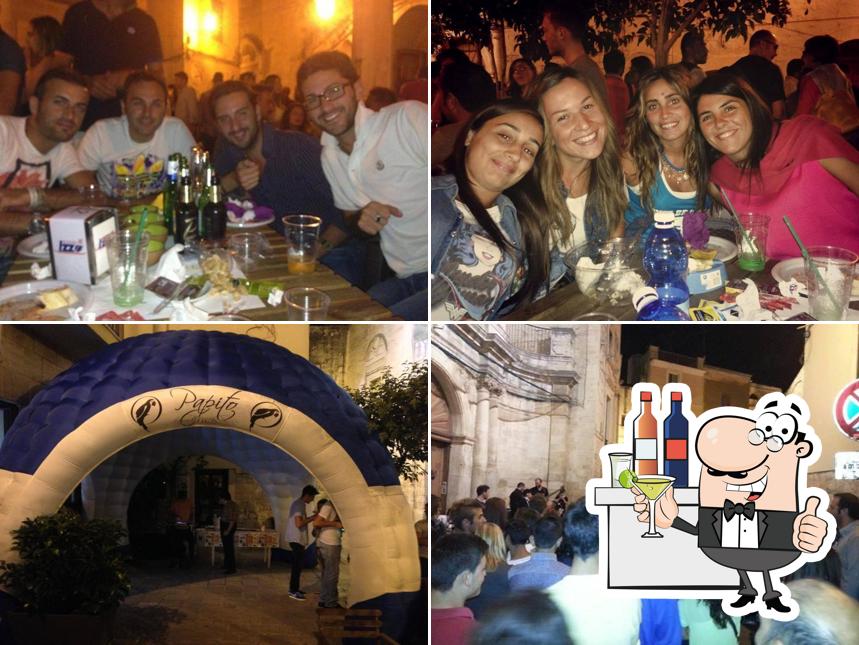 La bancone da bar e esterno del ristorante