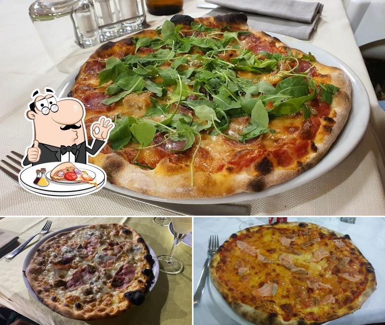 Prenditi una pizza a Ristorante Pizzeria Argentaria