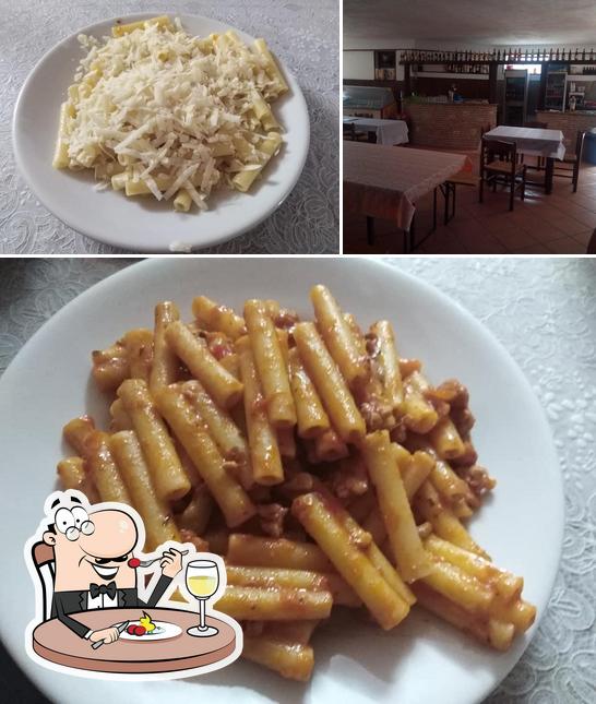 La foto della cibo e interni di Club Bukowski