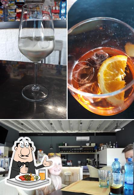 Questa è la foto che mostra la cibo e interni di Prima Linea