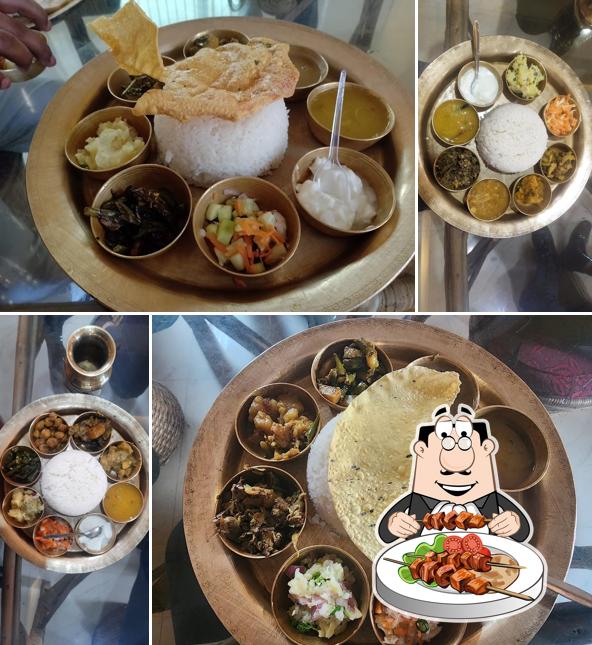Food at Kharikar Juti Restaurant