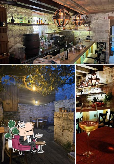 Siediti a un tavolo di Konoba Bunar