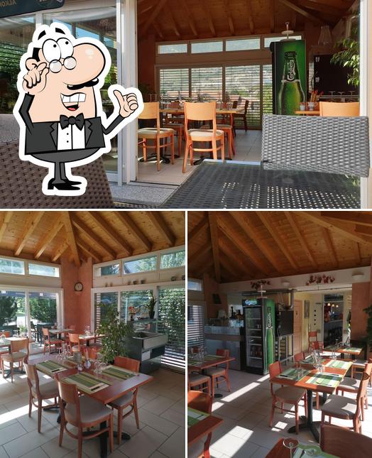 Gli interni di Café des Alpes