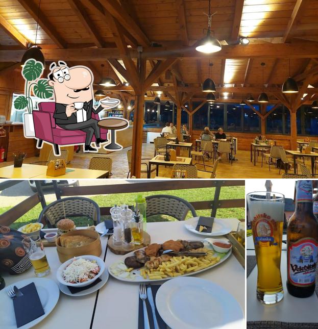 Hungry Bear National Restaurant si caratterizza per la interni e birra