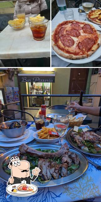 Prenditi una pizza a Bar Pizzeria Rewind