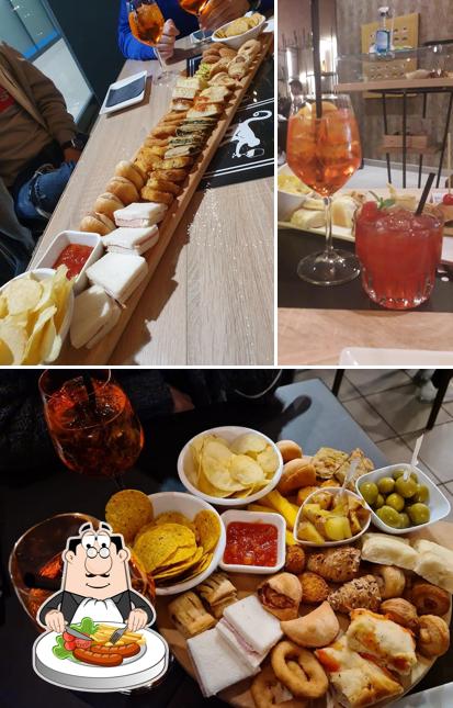 Tra le diverse cose da Èpico Lounge Bar si possono trovare la cibo e bevanda