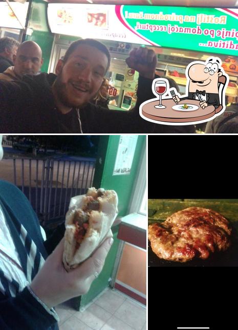 Fast Food Lozo si caratterizza per la cibo e interni