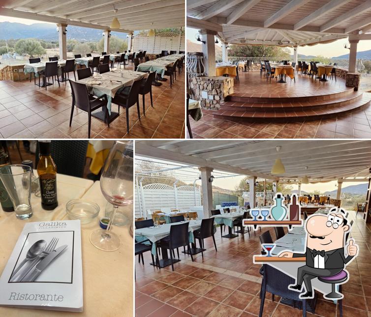 Siediti a un tavolo di Galika