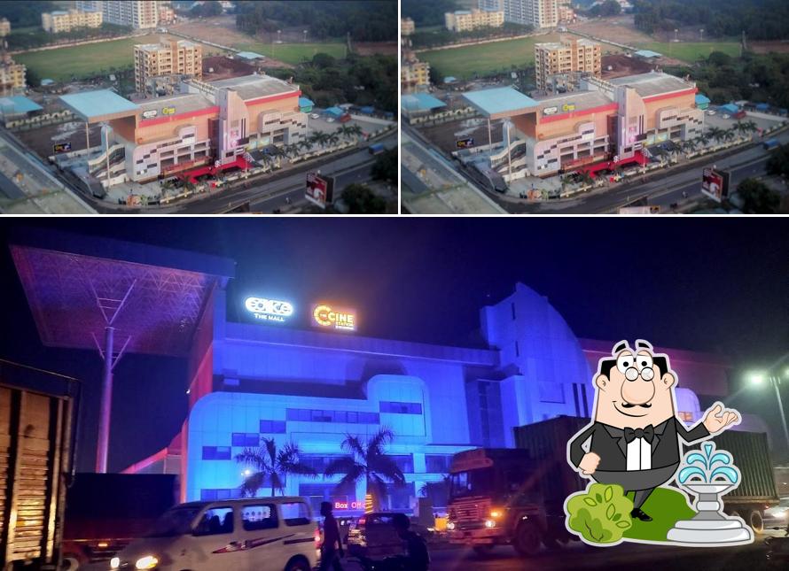 Take a look at the outside area of Edifice The Mall