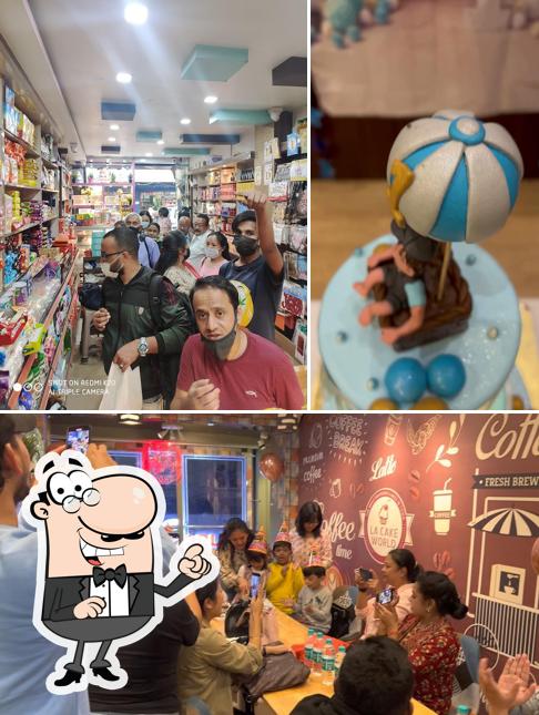 The interior of LA CAKE WORLD