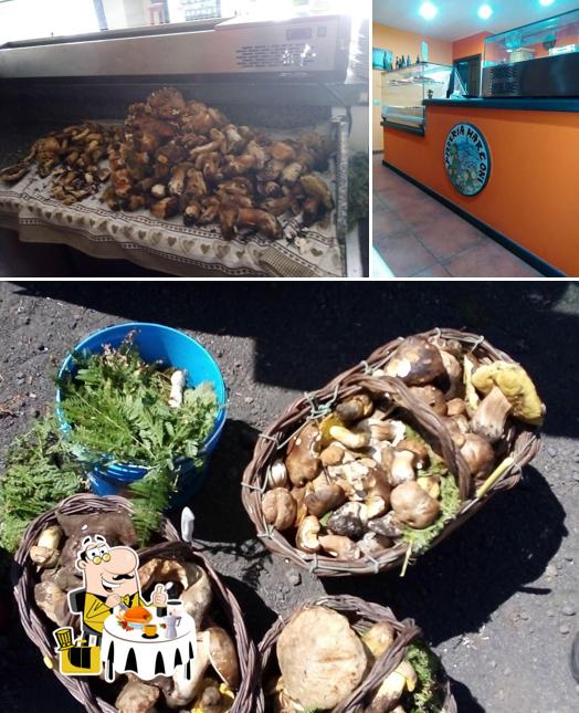 Tra le diverse cose da Pizzeria Marconi si possono trovare la cibo e interni