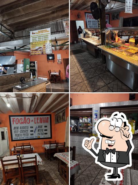 O interior do Restaurante Fogão de Lenha