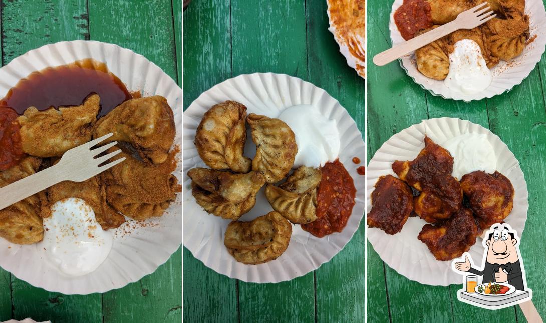 Meals at Momo mee!