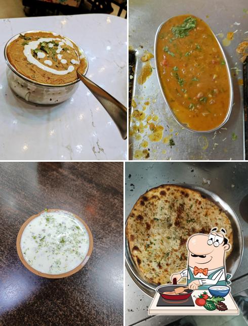 Chicken curry at Shree shyam Punjabi shudh Vaishno bhojnalaya