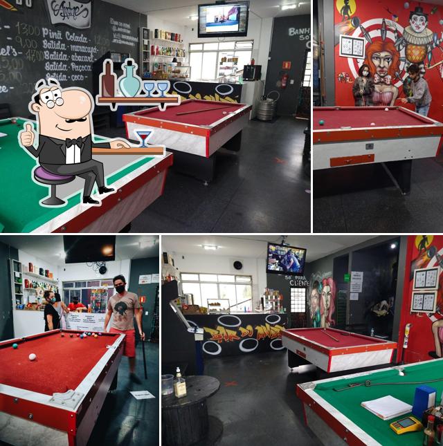O interior do Bar do André
