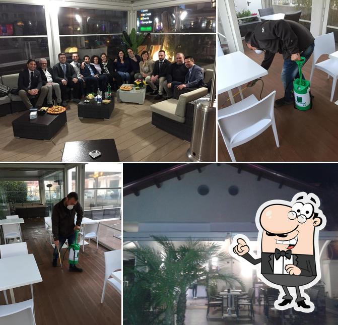 Siediti a un tavolo di Vintage Bar