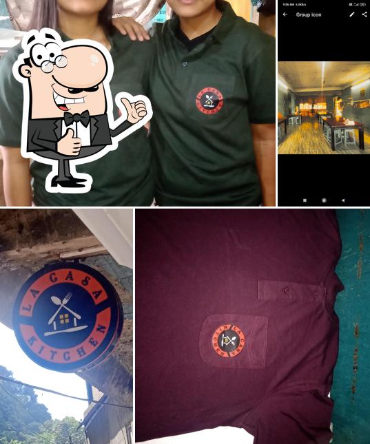 Look at the pic of La casa kitchen