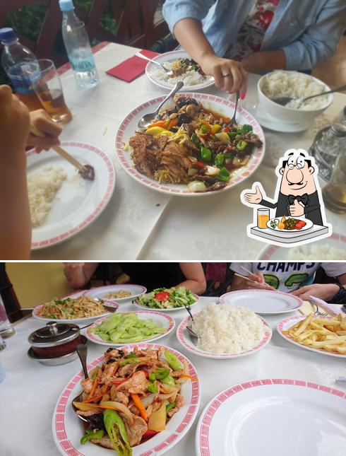 Platti al Chinese restaurant Zlata ribica