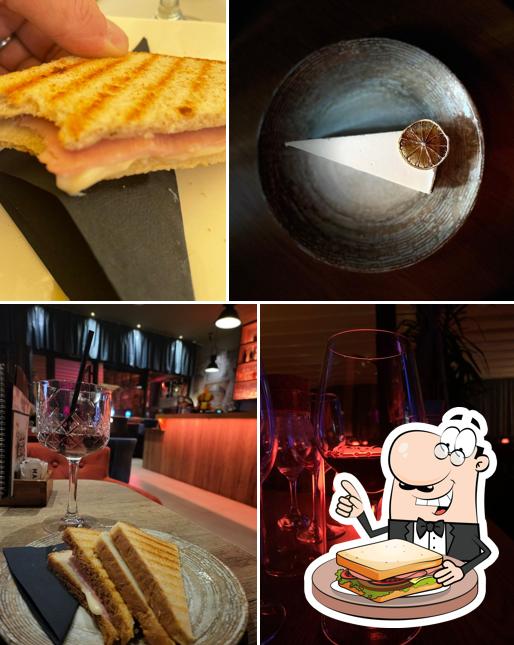 Toast al formaggio al Maison Cafe