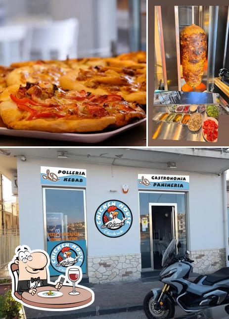 Tra le diverse cose da Chicken House si possono trovare la cibo e esterno