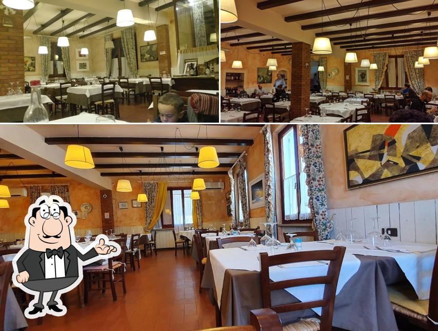 Questa è la immagine che raffigura la interni e tavolo da pranzo di Trattoria Da Marino