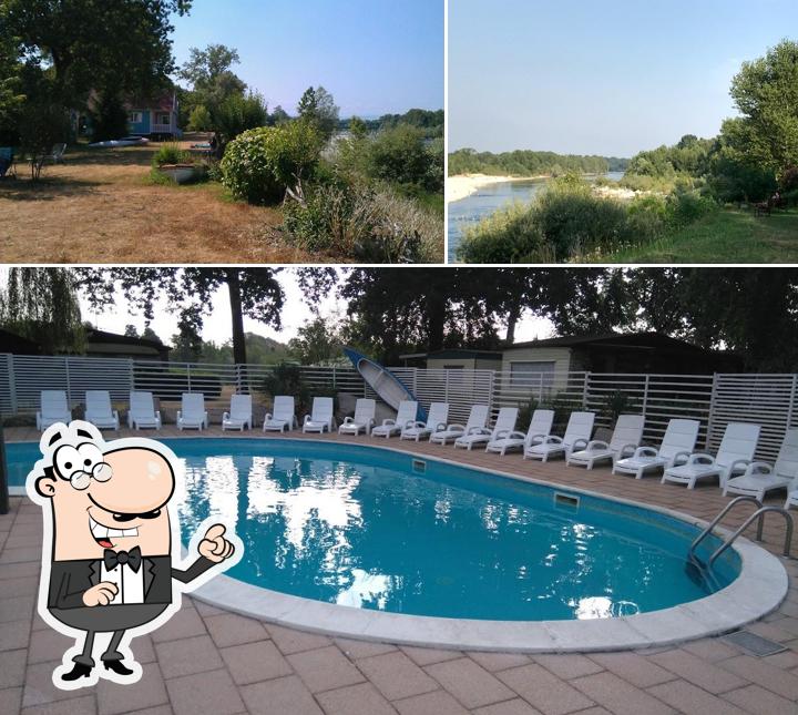 Goditi la vista dagli esterni di Camping Playa di Valverde campeggio galliate