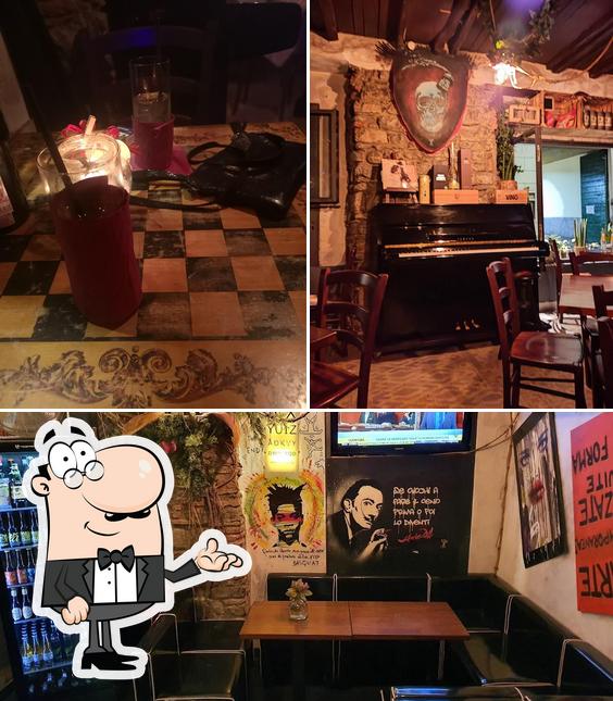 Siediti a un tavolo di Est Est Est