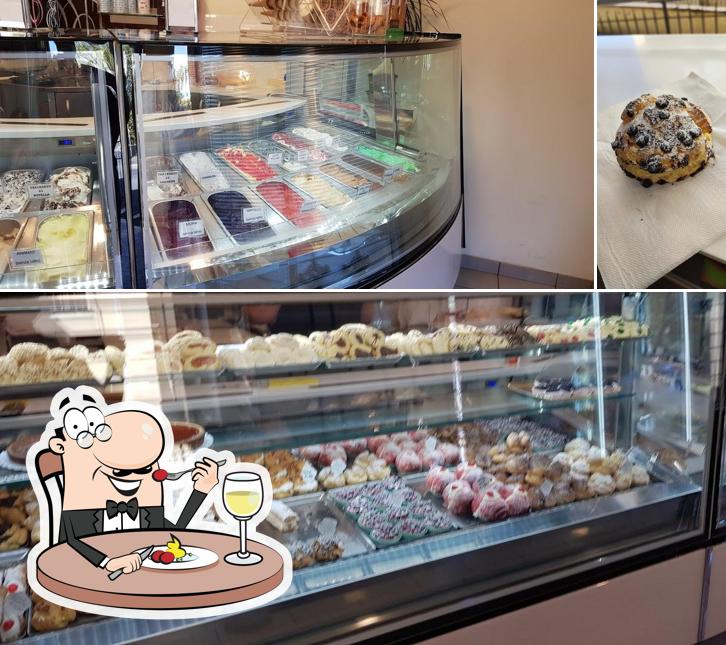 Cibo al Bar Pasticceria Gelateria Vinci Marcello