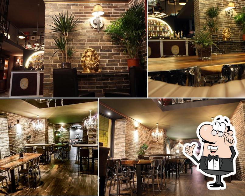 Gli interni di Katzuti Garage Bari - Dainese