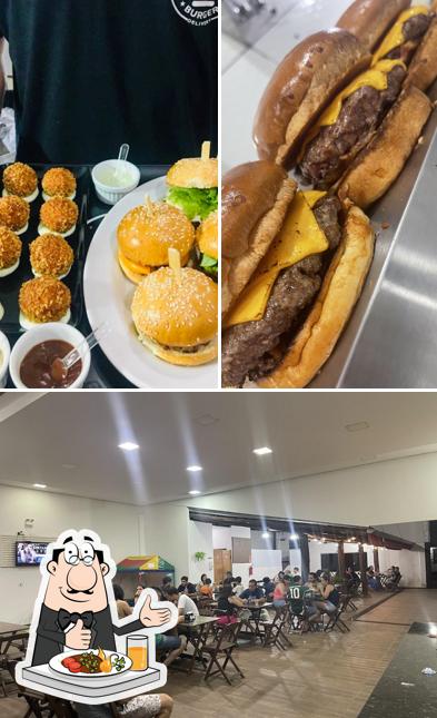 A ilustração da comida e interior no Senhor Burger Ourinhos
