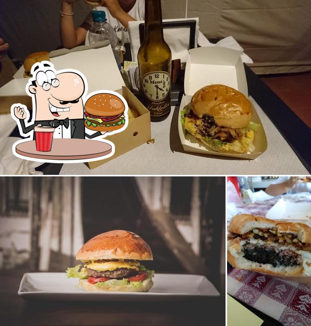 Prenditi un hamburger a DeliverEat Burger & Food