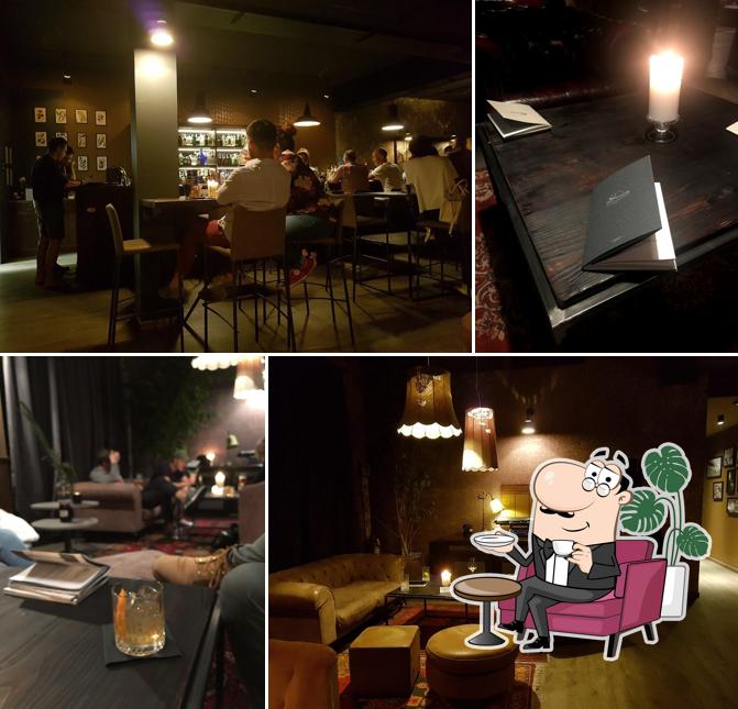 Siediti a un tavolo di De Room Cocktail Bar Udine