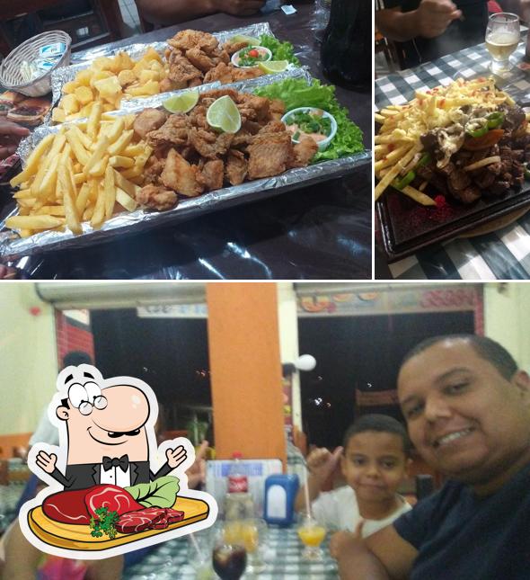 Experimente pratos de carne no Pizzaria Família