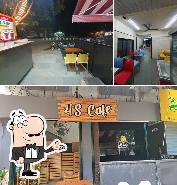 The picture of Swad Bhel’s interior and food