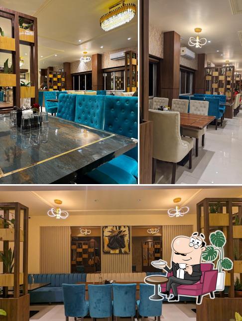 Check out how Salt n Pepper looks inside